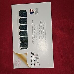 Color Street Nail Strips in 'Gaelic Greenery '